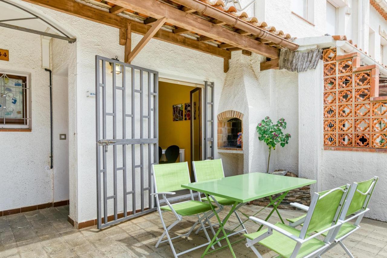 Apartamento Roses Victor Bagian luar foto