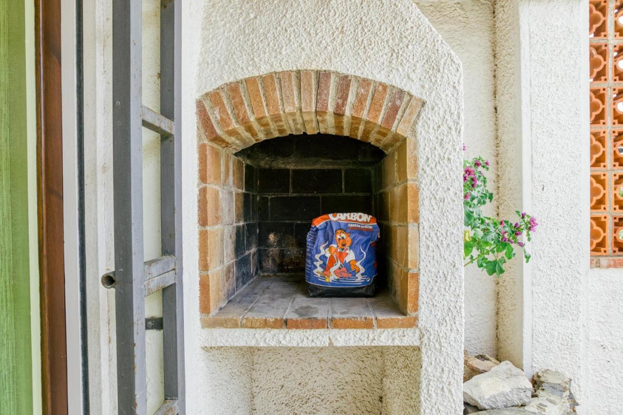 Apartamento Roses Victor Bagian luar foto